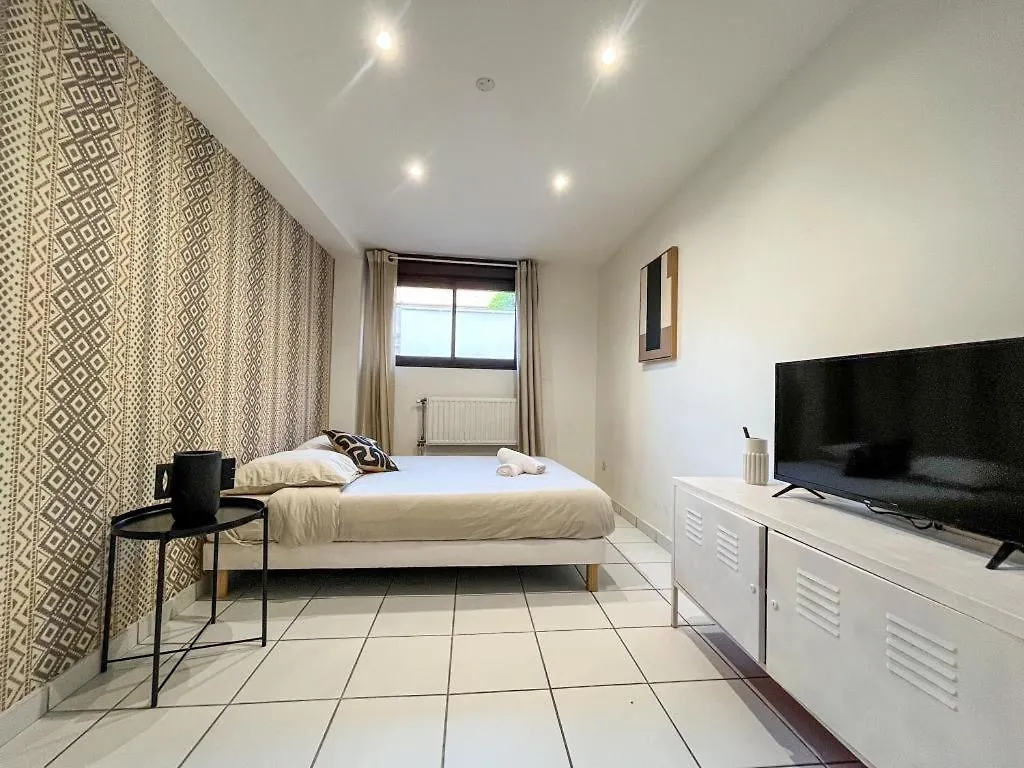 Suite Elton Villeurbanne 0*,  France